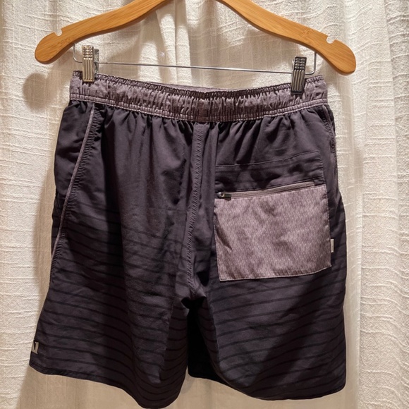 Vuori lined athletic shorts - Picture 2 of 5